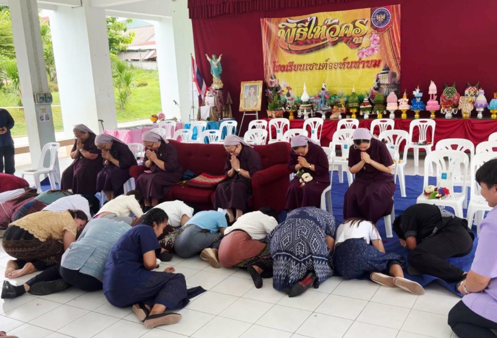 Hội nhập văn hóa qua lễ Wai Khru trong môi trường giáo dục 